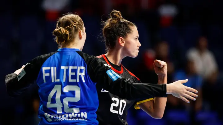 Nach dem knappen Sieg gegen Polen, wollen die Handball-Frauen auch Montenegro schlagen. (Foto: Kolektiff Images/dpa)