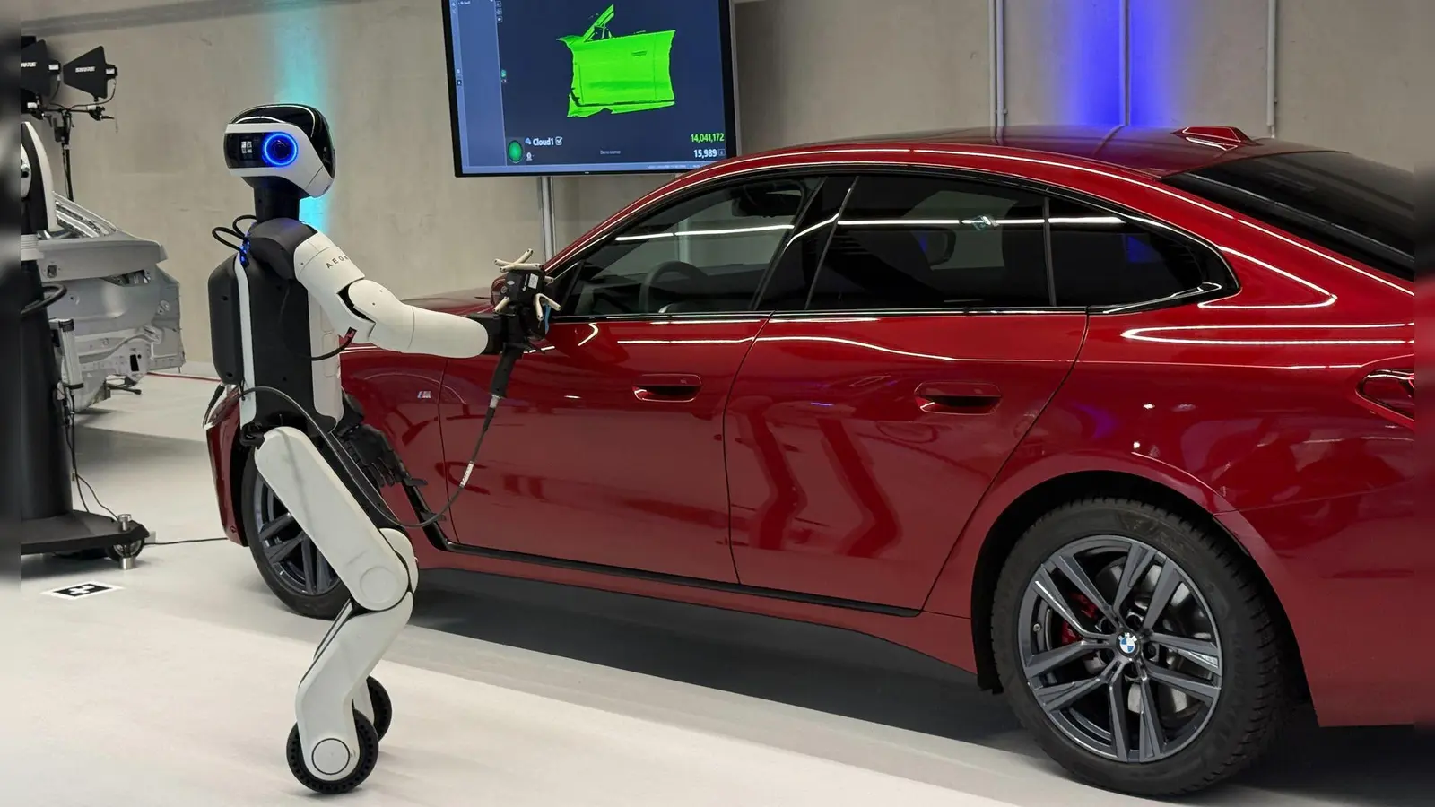 Ein Roboter wie ihn BMW in Leipzig einsetzt.  (Foto: Christof Rührmair/dpa)