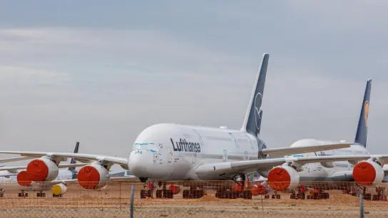 Der Airbus A380 der Lufthansa soll wieder abheben. (Foto: Javier Escriche/dpa)