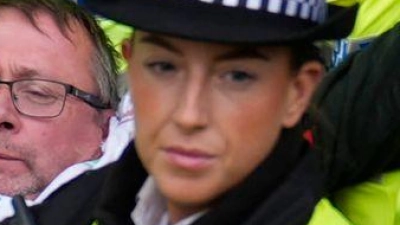 Die Polizei in Liverpool hat Dutzende Demonstranten festgenommen.  (Foto: Peter Byrne/PA Wire/dpa)
