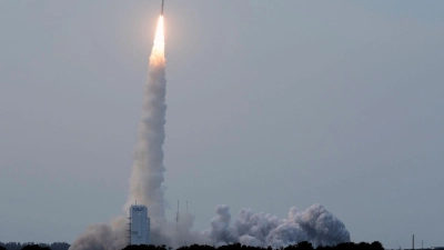 Amazon will mit dem Kauf von Globalstar eine Abkürzung beim Aufbau des Satelliten-Netzwerks nehmen. (Archivbild) (Foto: John Raoux/AP/dpa)
