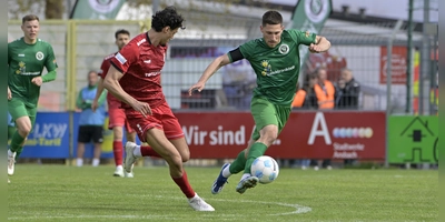 Stürmt nicht mehr für Ansbach: Michael Sperr (rechts), hier mit Mohamed Bekaj (Türkgücü München). (Foto: Martin Rügner)