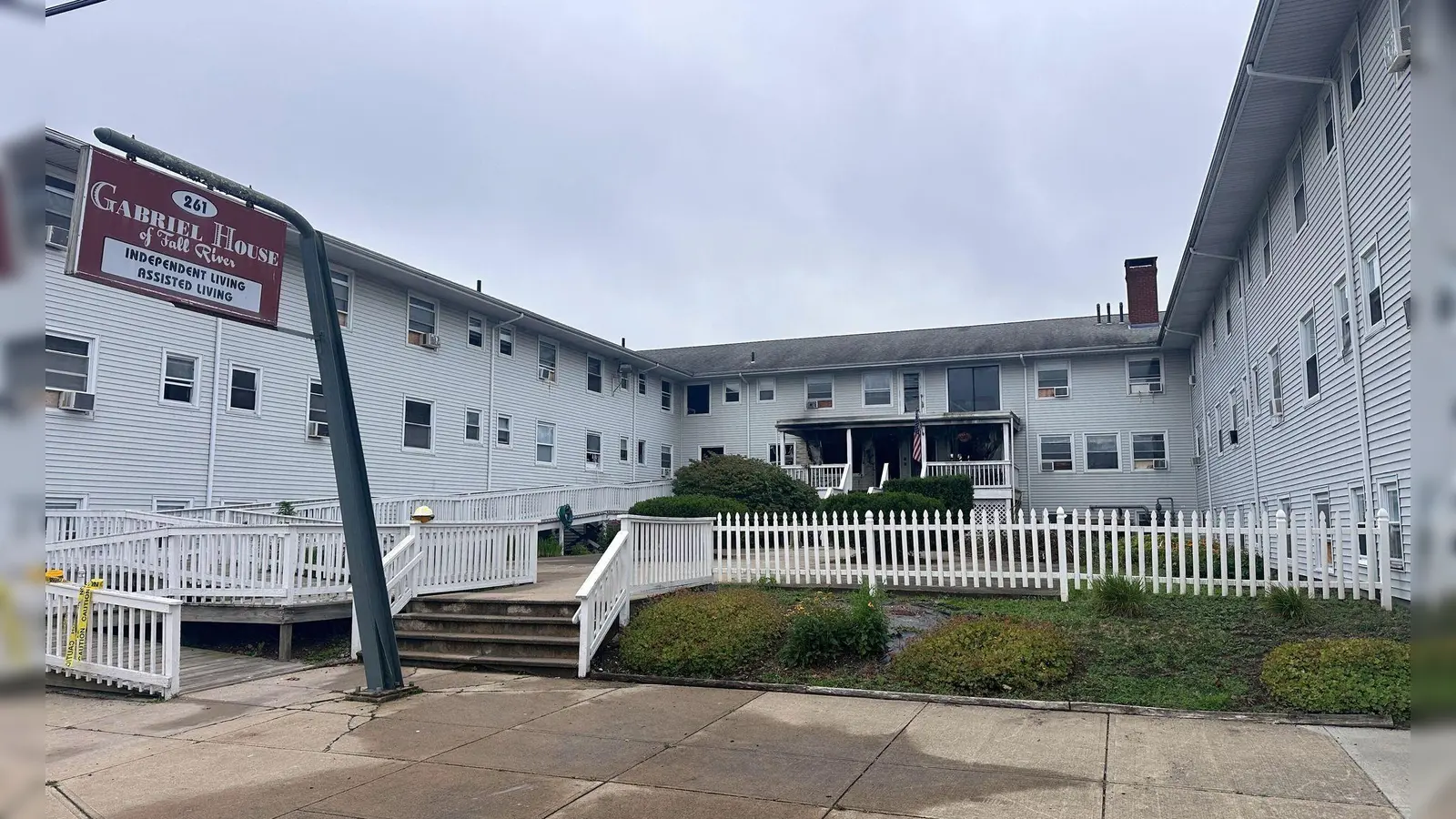 In einer Einrichtung für betreutes Wohnen in den USA gab es ein verheerendes Feuer.  (Foto: Michael Casey/AP/dpa)