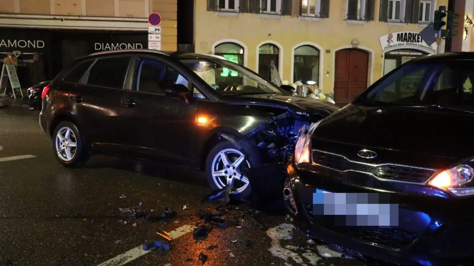 Ein 19-Jähriger, der aus der Ansbacher Kanalstraße (links) kam, übersah einen Pkw, dessen Fahrer Vorfahrt hatte.  (Foto: Gudrun Bayer)