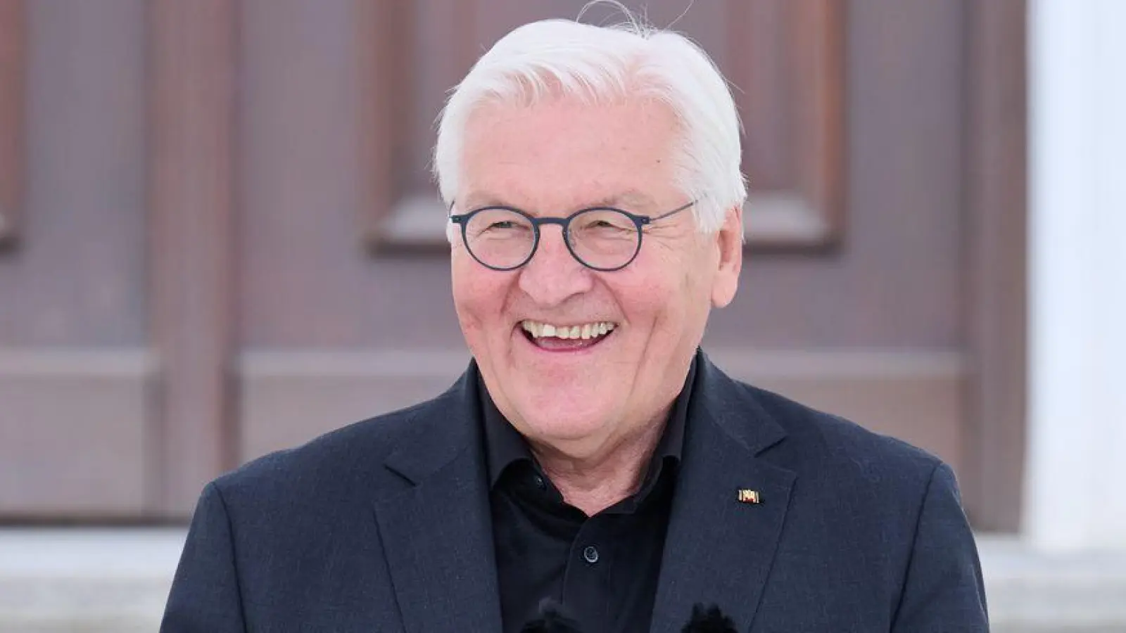 Der Bundespräsident sichtlich gut gelaunt bei einer Kunst-Veranstaltung in Berlin. Mal sehen, wie seine Laune sein wird bei der Gamescom im August. (Foto: Annette Riedl/dpa)