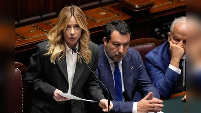 Vize-Regierungschef Matteo Salvini - hier rechts neben Ministerpräsidentin Giorgia Meloni - findet markige Worte. (Archivbild) (Foto: Alessandra Tarantino/AP/dpa)