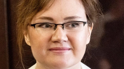 Lilia Tschanyschewa steht während einer Anhörung im Juni 2023 in einem Gerichtssaal des Kirowski Bezirksgerichts. (Foto: -/AP/dpa)