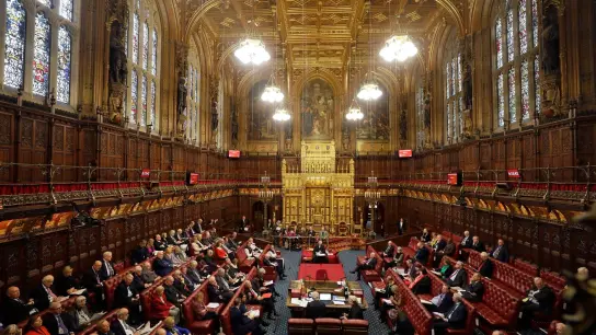 Gesamtansicht vom House of Lords, in dem damals der Gesetzentwurf zum Austritt Großbritanniens aus der Europäischen Union diskutiert wurde. (Foto: Kirsty Wigglesworth/AP POOL/dpa)