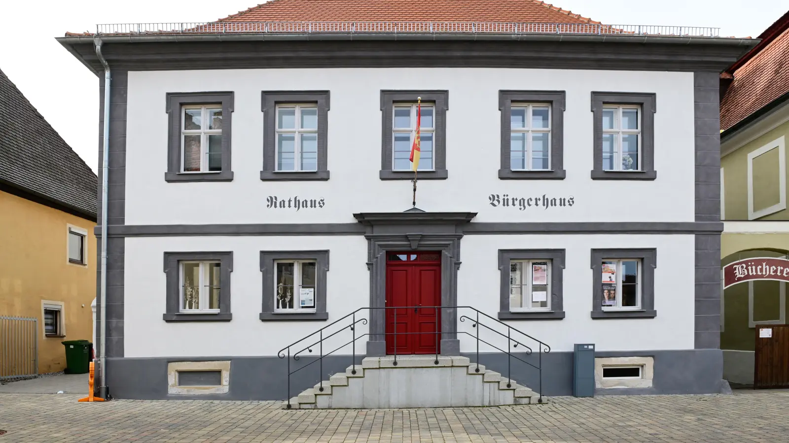 Es brodelt hinter den Türen von Altstadt 7, dem Rathaus Ornbaus. Das Gebäude und die benachbarte Krippe sind Projekte aus der Vorgängerperiode, die der Stadtspitze finanziell noch zu schaffen machen. (Foto: Jim Albright)