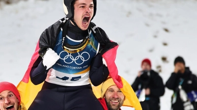 Philipp Raimund bejubelt seinen sensationellen Erfolg. (Foto: Daniel Karmann/dpa)