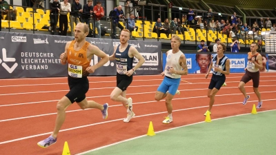 Läuft vorneweg: Florian Bremm vor Frederik Ruppert und Robert Farken. (Foto: Theo Kiefner)