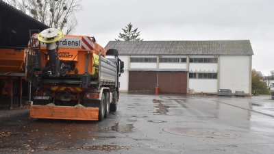 Aus dem Jahr 1961 stammt diese Halle, die auf dem Gelände des Scheinfelder Bauhofs bisher für die Lagerung von Streusalz verwendet wurde. Jetzt soll ein Neubau her. (Archivfoto: Andreas Reum)