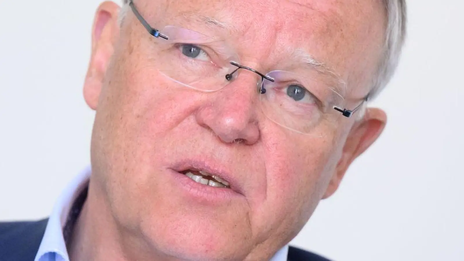 Niedersachsens Ex-Ministerpräsident Stephan Weil (SPD) wird der Kommission angehören. (Archivbild) (Foto: Julian Stratenschulte/dpa)