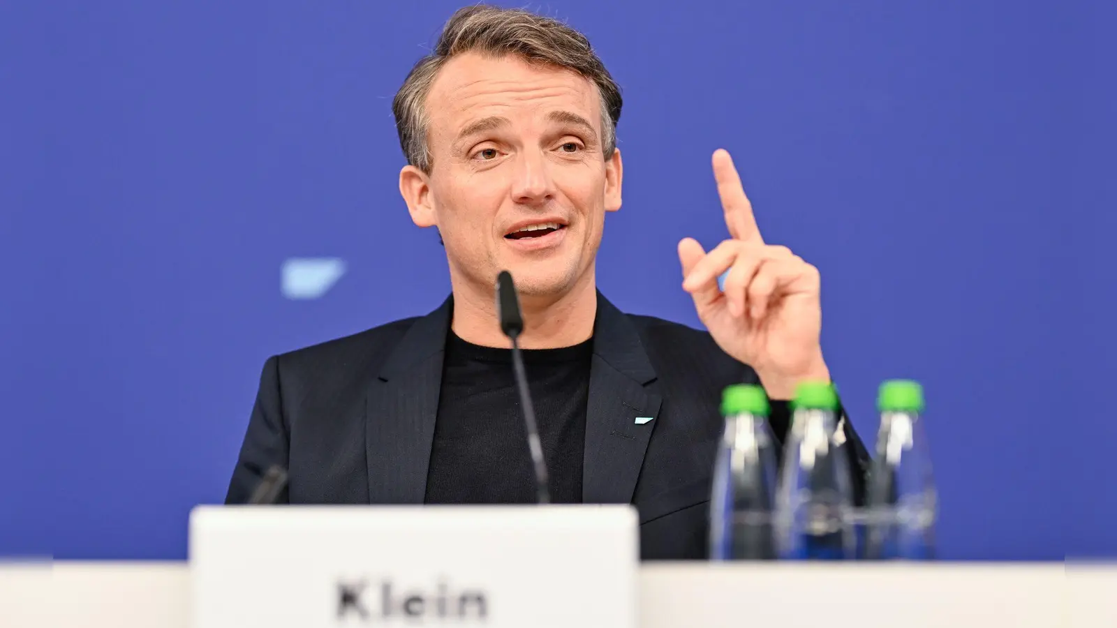 SAP-Chef Klein wehrt sich gegen Kritik wegen gestrichener Frauenquote. (Archivbild) (Foto: Uwe Anspach/dpa)