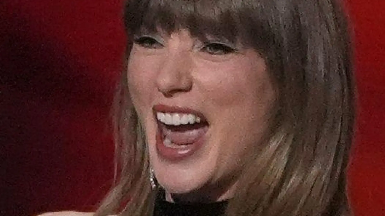 Taylor Swift freut sich über drei VMA-Preise.  (Foto: Chris Pizzello/Invision/AP/dpa)