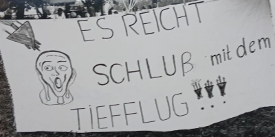 „Es reicht“: Ein Plakat von vielen damals in den Dörfern rund um den Hesselberg. (Archivbild: Sebastian Haberl)