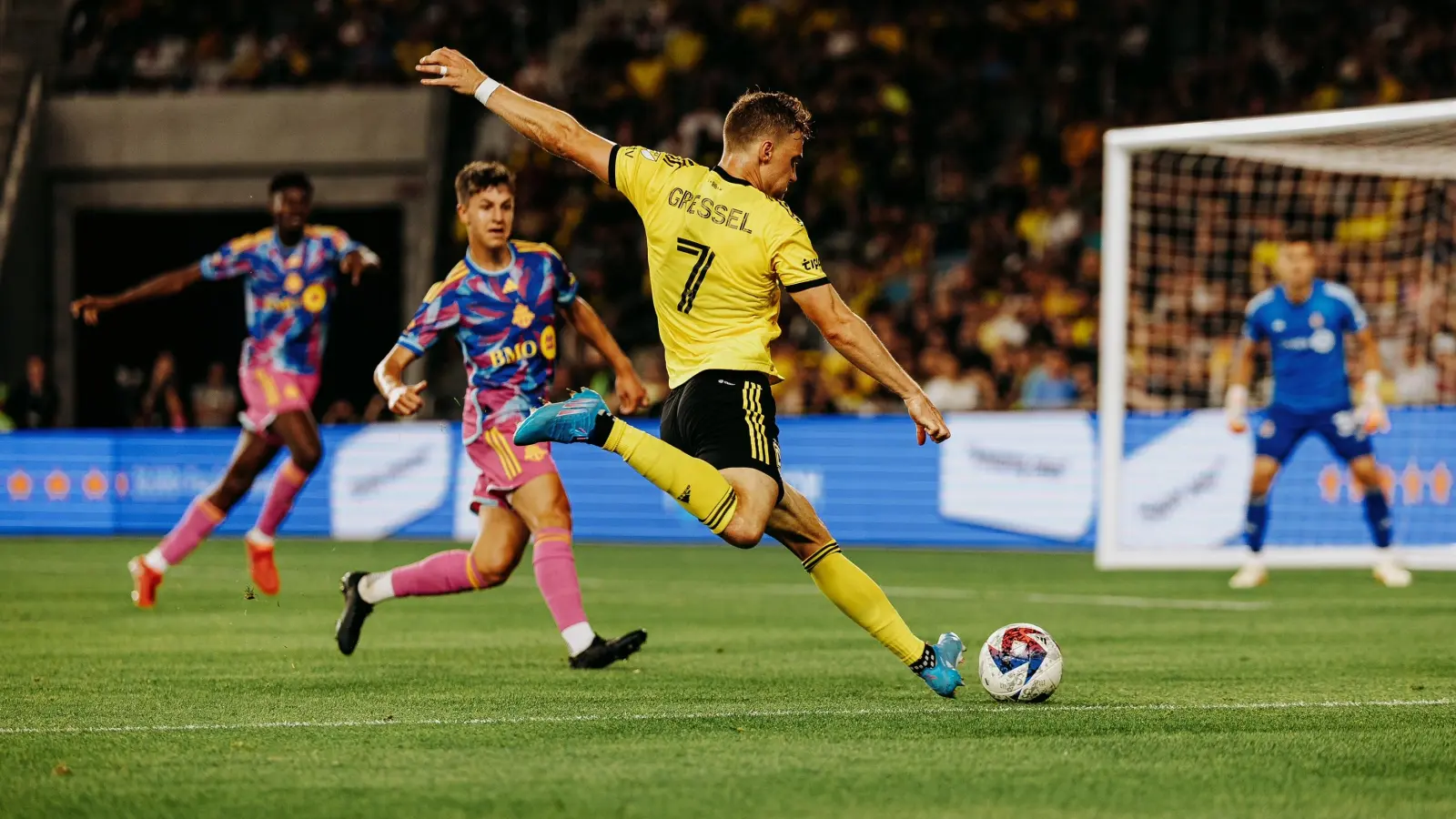 Seine vorbildliche Schusshaltung darf Julian Gressel aktuell bei seiner Crew aus Columbus nicht zeigen. (Foto: Columbus Crew)