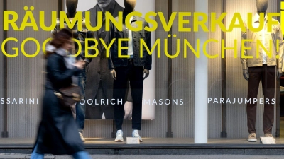 Ob Räumungsverkauf oder Rabattaktionen: Viele Händler umwerben die Kunden mit reduzierten Preisen. (Foto: Sven Hoppe/dpa)