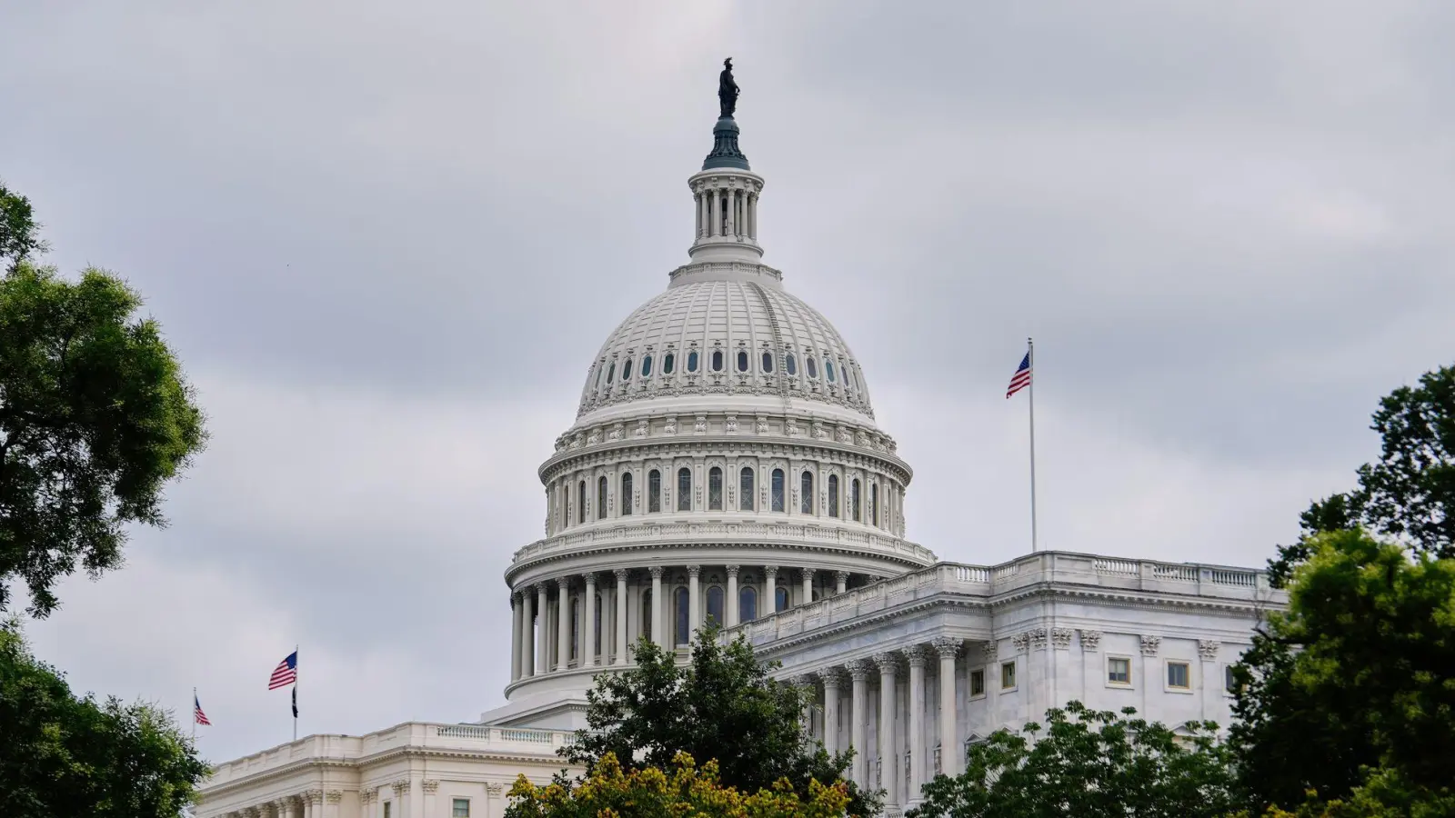 US-Präsident Trump hatte Druck auf seine republikanischen Parteikollegen im Kongress gemacht, das Gesetz zu verabschieden.  (Foto: Julia Demaree Nikhinson/AP/dpa)