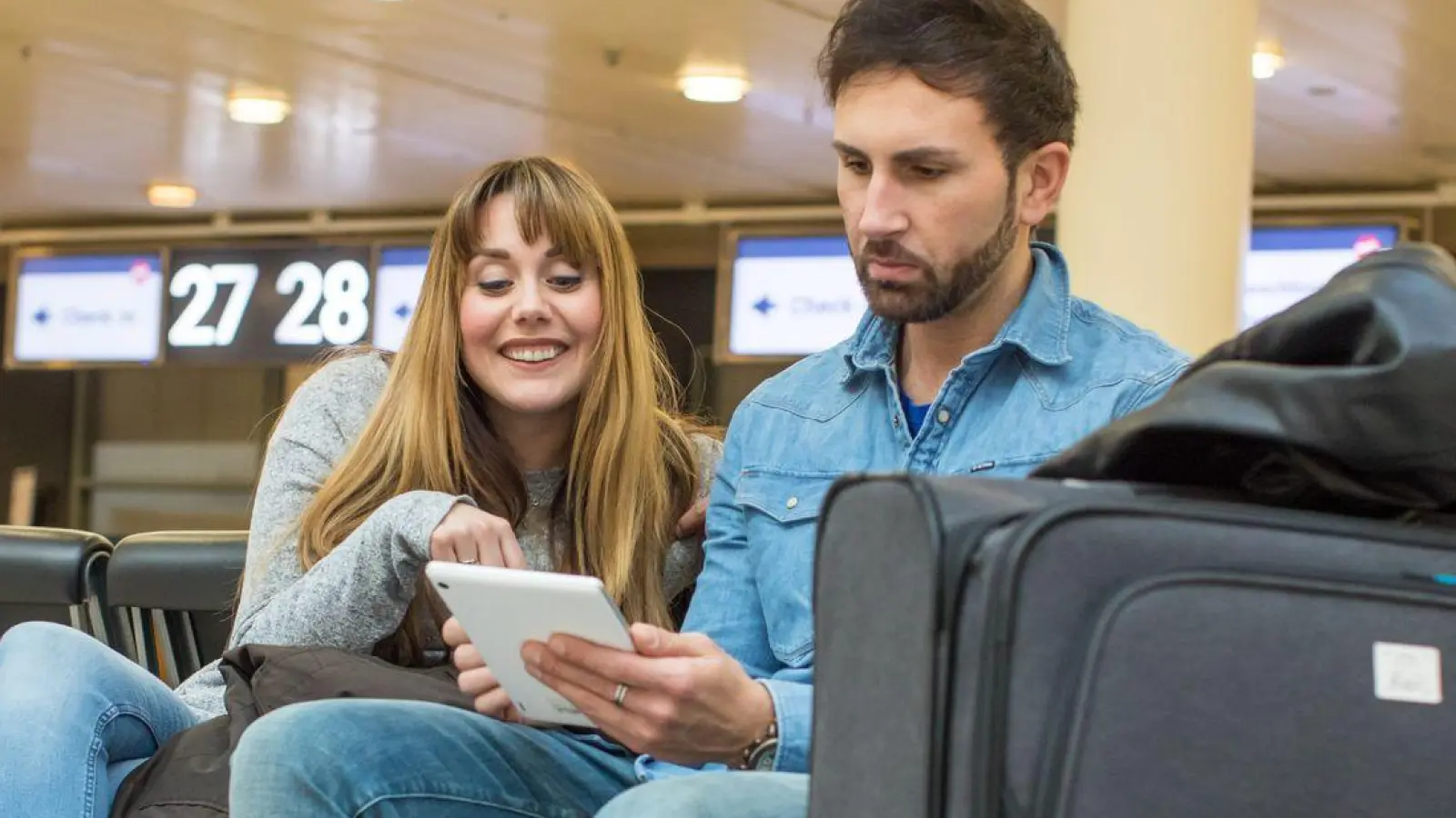 Online eingecheckt – später abgezockt? Lieber direkt über die Webseite oder App der jeweiligen Fluggesellschaft einchecken, um böse Überraschungen zu vermeiden. (Foto: Christin Klose/dpa-tmn)