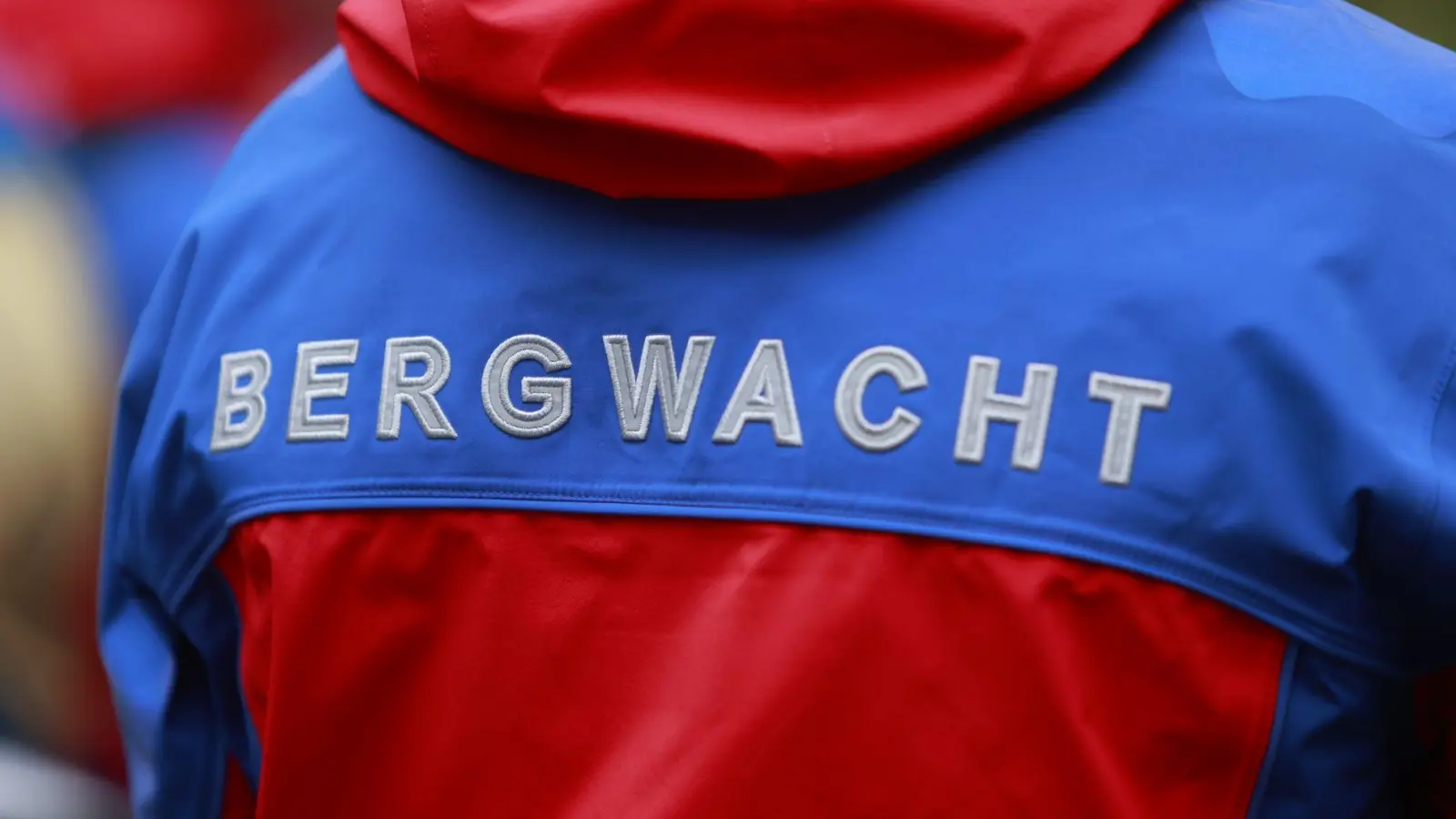 Die Bergwacht barg die Frau mit einem Rettungshubschrauber. (Symbolbild) (Foto: Matthias Bein/dpa)