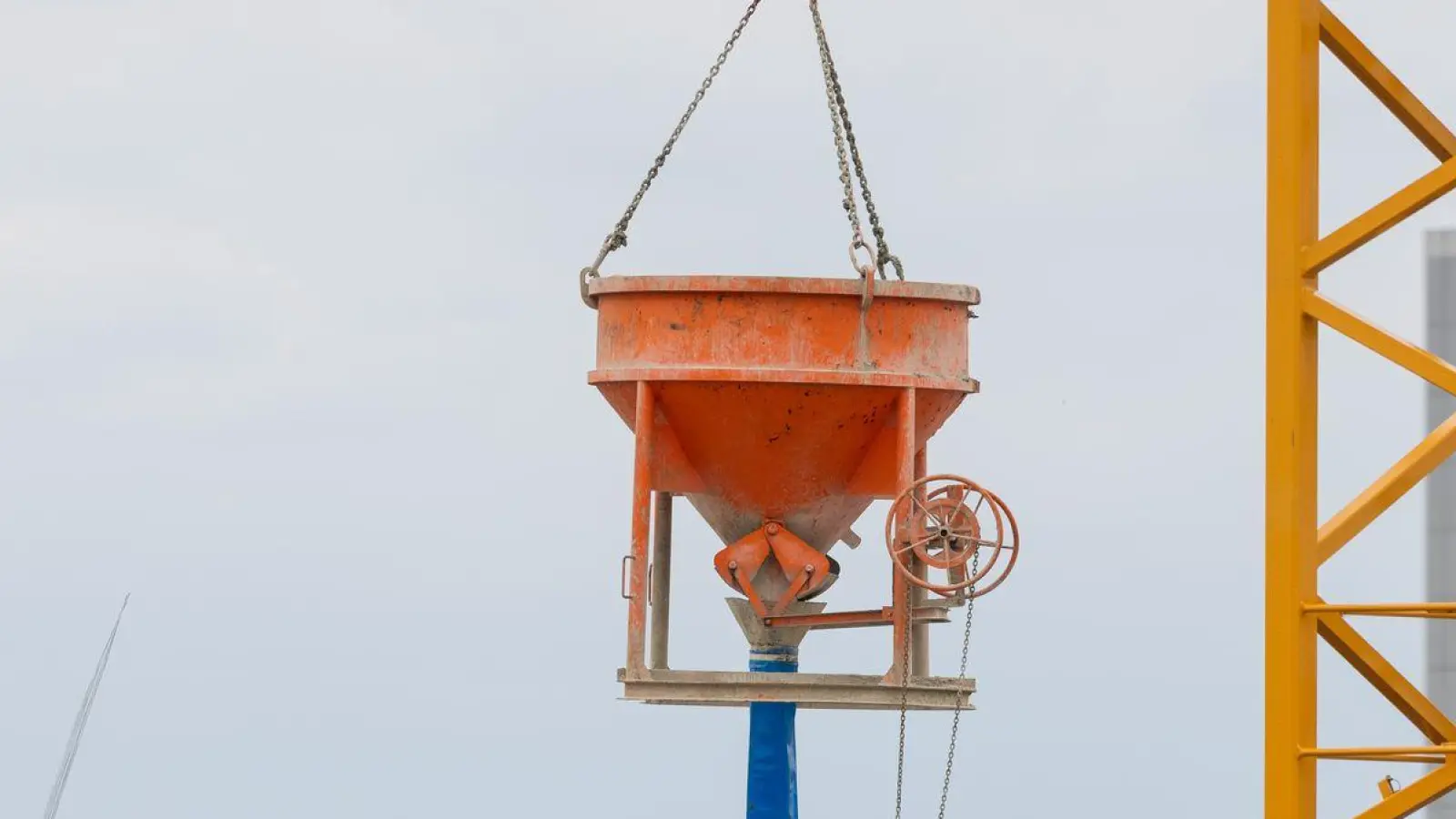 In Deutschland werden zu wenige neue Wohnungen gebaut. Hohe Kosten und strenge Auflagen erschweren den Ausbau, kritisiert die Wohnungswirtschaft. (Archivbild) (Foto: Rolf Vennenbernd/dpa)