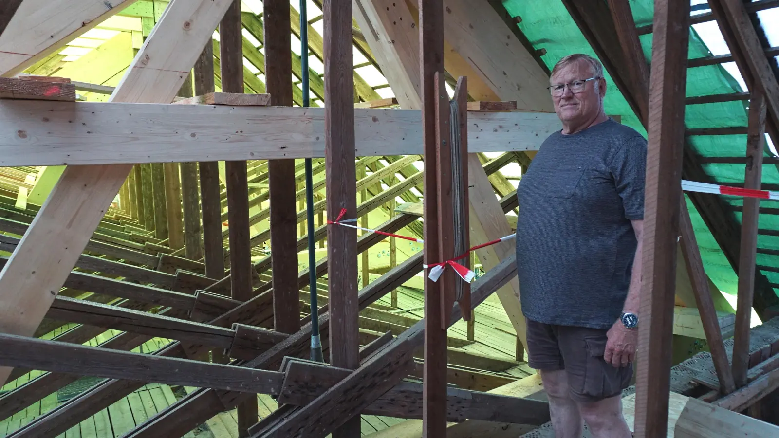 Walter Ullrich betreut das Bauprojekt in Burgoberbach von Seiten der Kirchenverwaltung. (Foto: Andrea Walke)