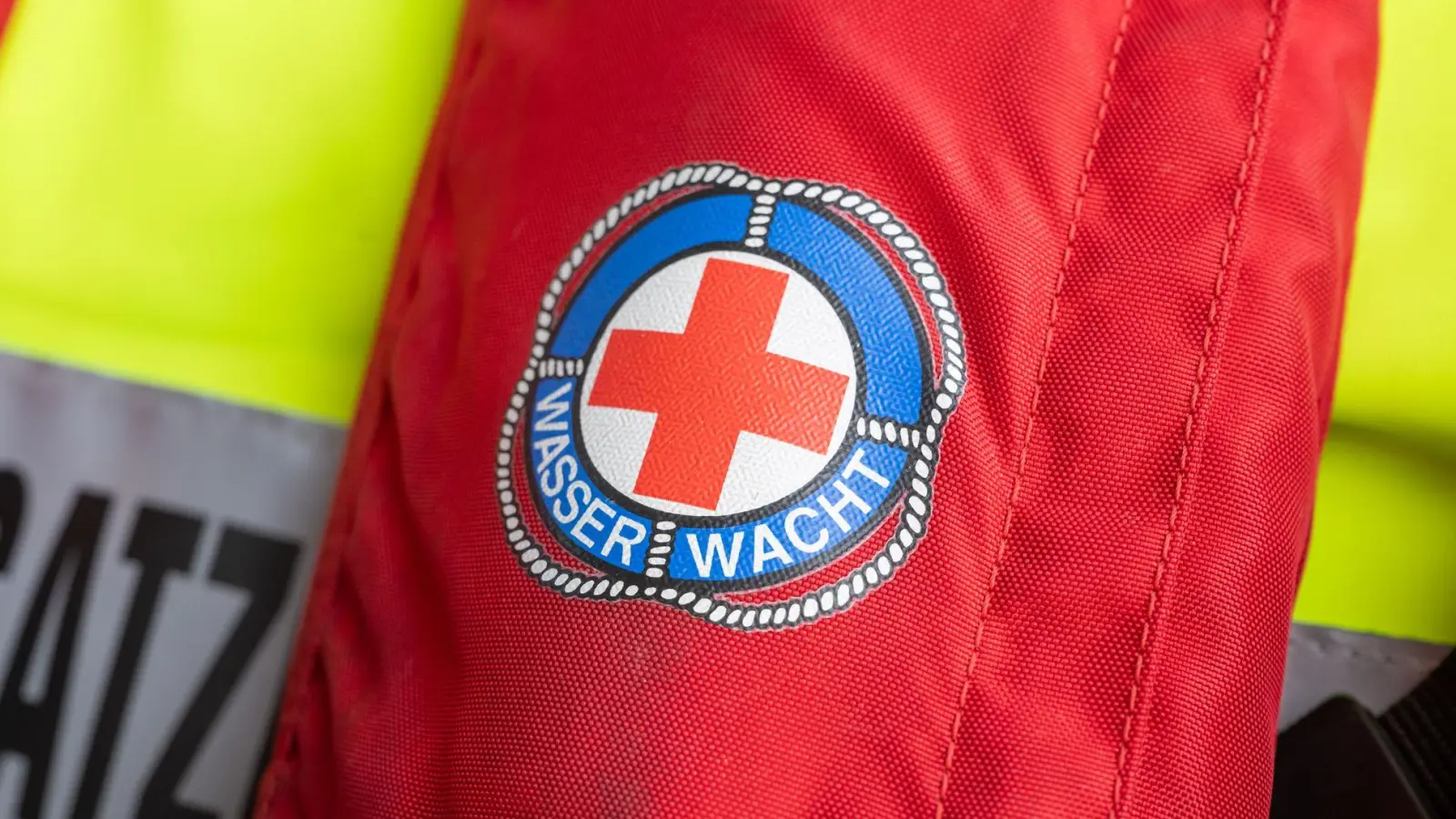 Rettungskräfte konnten für die beiden Verunglückten nichts mehr tun. (Symbolbild) (Foto: Peter Kneffel/dpa)