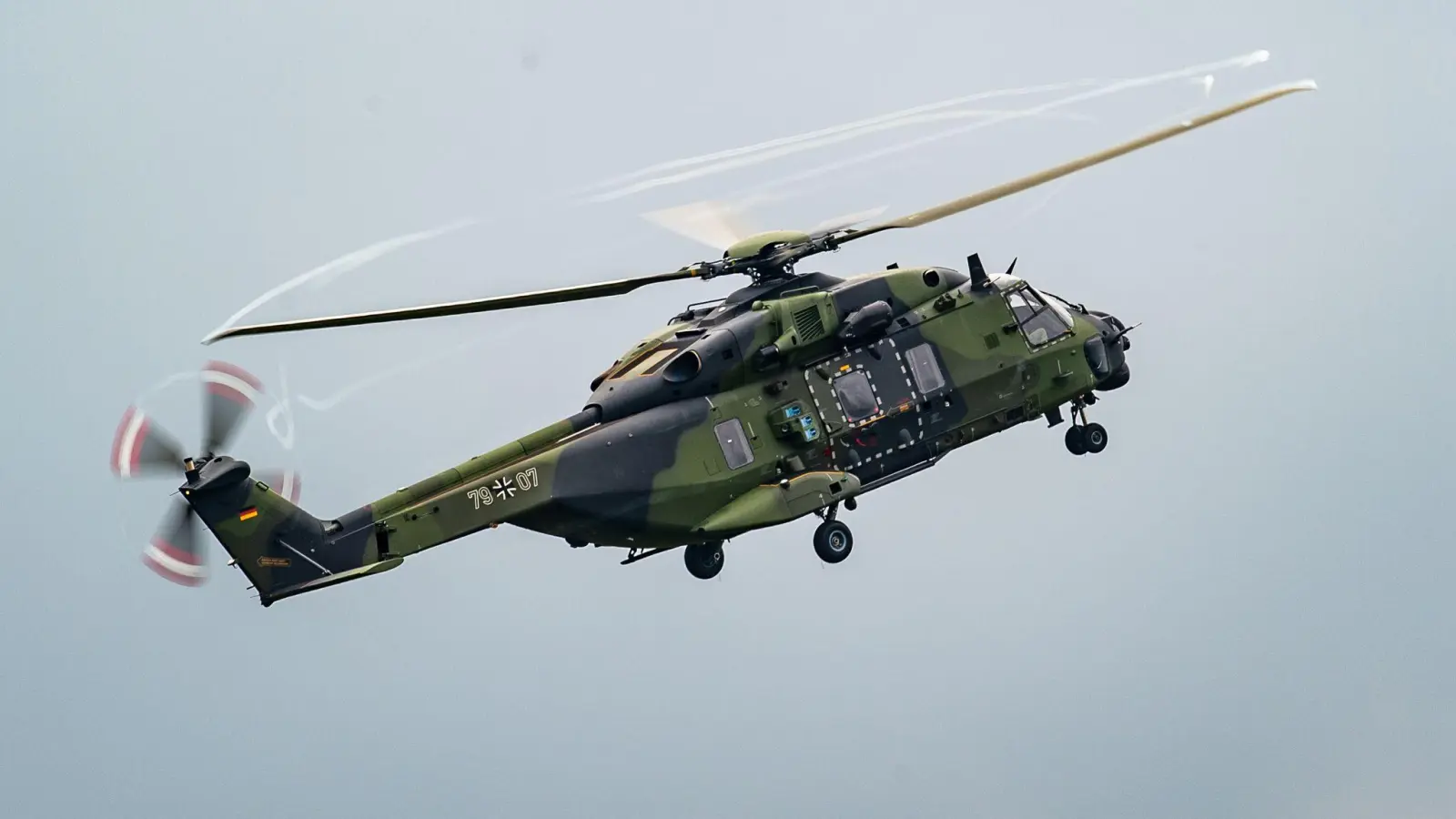 Transporthubschrauber der Bundeswehr vom Typ NH-90 (Foto: Philipp Schulze/dpa)