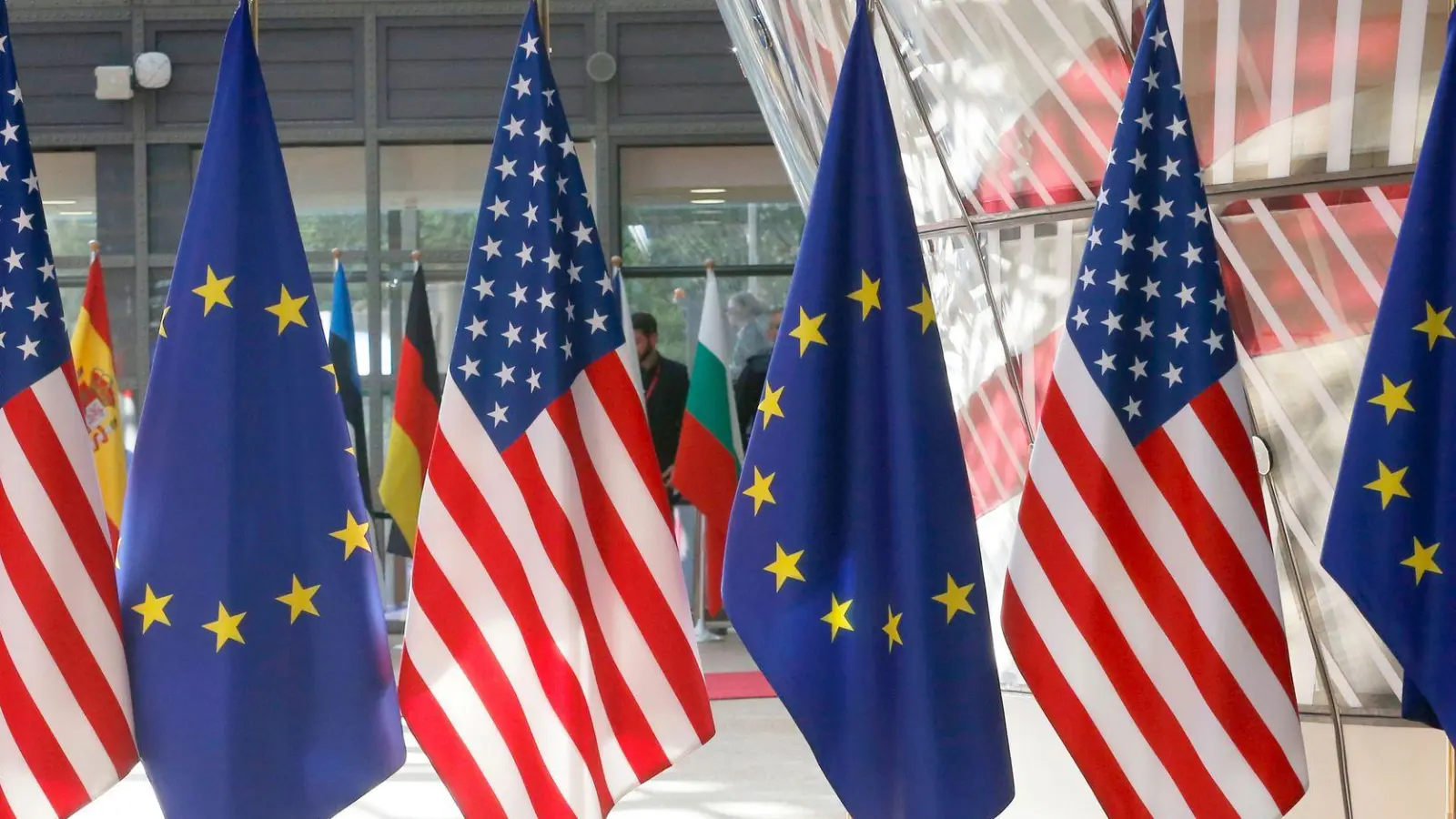 Im Zollstreit zwischen den USA und der EU ist keine schnelle Einigung in Sicht. (Symbolbild)  (Foto: Nicolas Maeterlinck/BELGA/dpa)