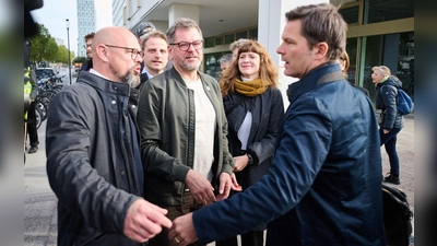 Vertreterinnen und Vertreter der Berliner Parteispitzen von Linken, Grünen und SPD haben sich erneut im Haus der Statistik in Berlin getroffen.  (Foto: Sebastian Christoph Gollnow/dpa)