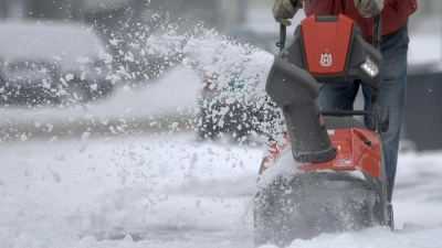 Wie es zu dem schweren Unfall beim Schneefräsen kam, war noch unklar. (Symbolbild) (Foto: Fredrik von Erichsen/dpa/dpa-tmn)
