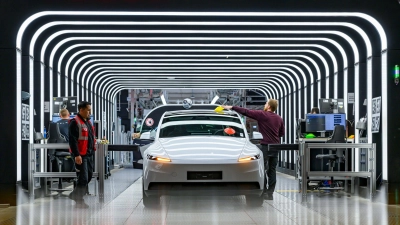 Tesla schaffte ein deutliches Absatzplus. (Archivbild) (Foto: Patrick Pleul/dpa)