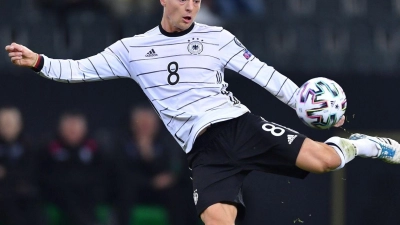 Toni Kroos wird rund drei Jahre nach seinem Rücktritt wieder für die deutsche Nationalmannschaft auflaufen. (Foto: Marius Becker/dpa)