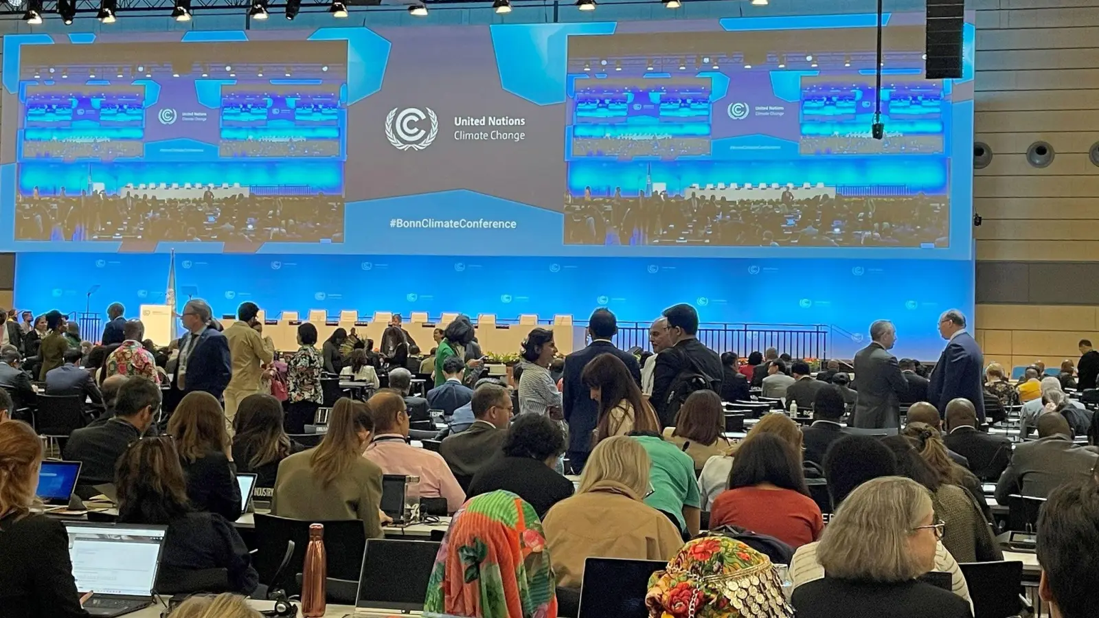 In Bonn haben sich Delegierte aus aller Welt zu zehntägigen Vorverhandlungen für die diesjährige Weltklimakonferenz in Dubai versammelt. (Foto: Christoph Driessen/dpa)