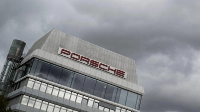 Änderungen in der Strategie kostete Porsche Milliarden. (Archivbild) (Foto: Marijan Murat/dpa)