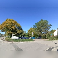 Die Parkplätze werden von Auswärtigen genutzt, das stört laut Dr. Benno Bulitta die Anwohner. Er hat einen Antrag auf die Installation von Bewohnerparkplätzen gestellt.  (Foto: Alexander Rausch)
