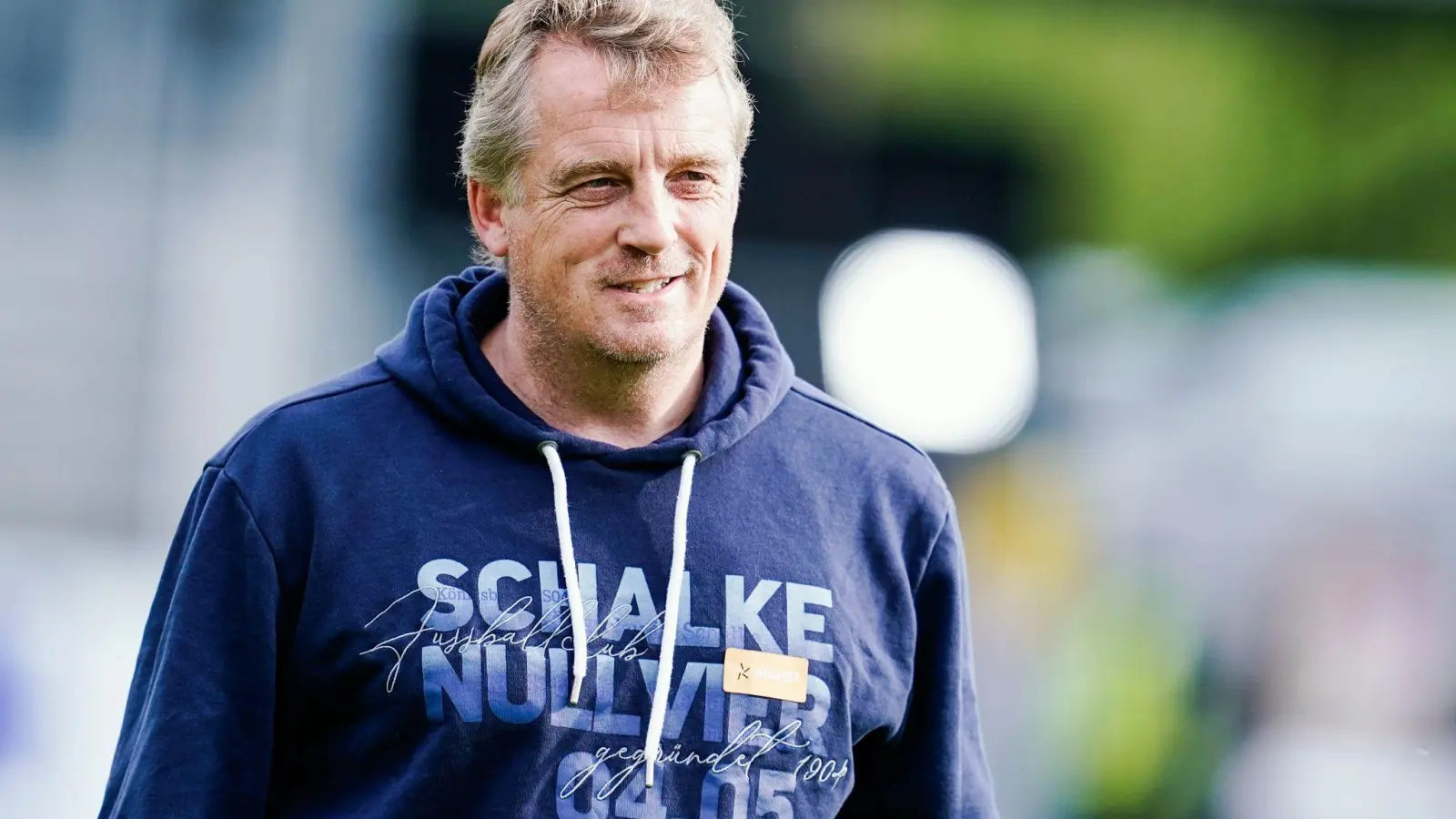 Trainer Mike Büskens hat den FC Schalke 04 wieder in die Bundesliga geführt. (Foto: Uwe Anspach/dpa)