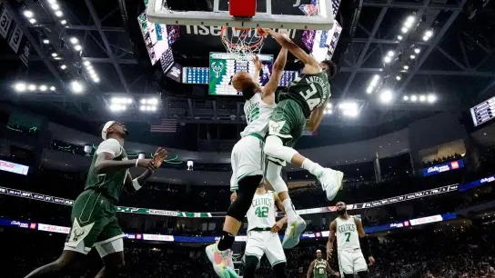 Die Boston Celtics haben Spiel sechs in den NBA-Playoffs gegen die Milwaukee Bucks gewonnen. (Foto: Morry Gash/AP/dpa)