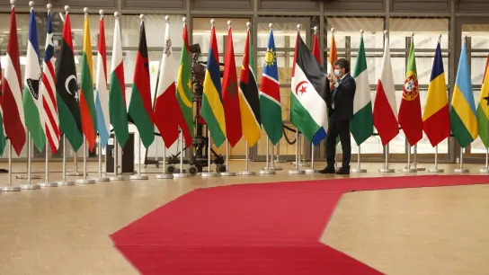 Die Staats- und Regierungschefs der EU und der Afrikanischen Union treffen sich in Brüssel zu einem zweitägigen Gipfel. (Foto: Nicolas Maeterlinck/BELGA/dpa)