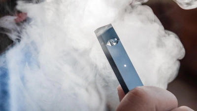  E-Zigaretten müssen über Sammelstellen entsorgt werden. (Foto: Fabian Strauch/dpa/dpa-tmn)