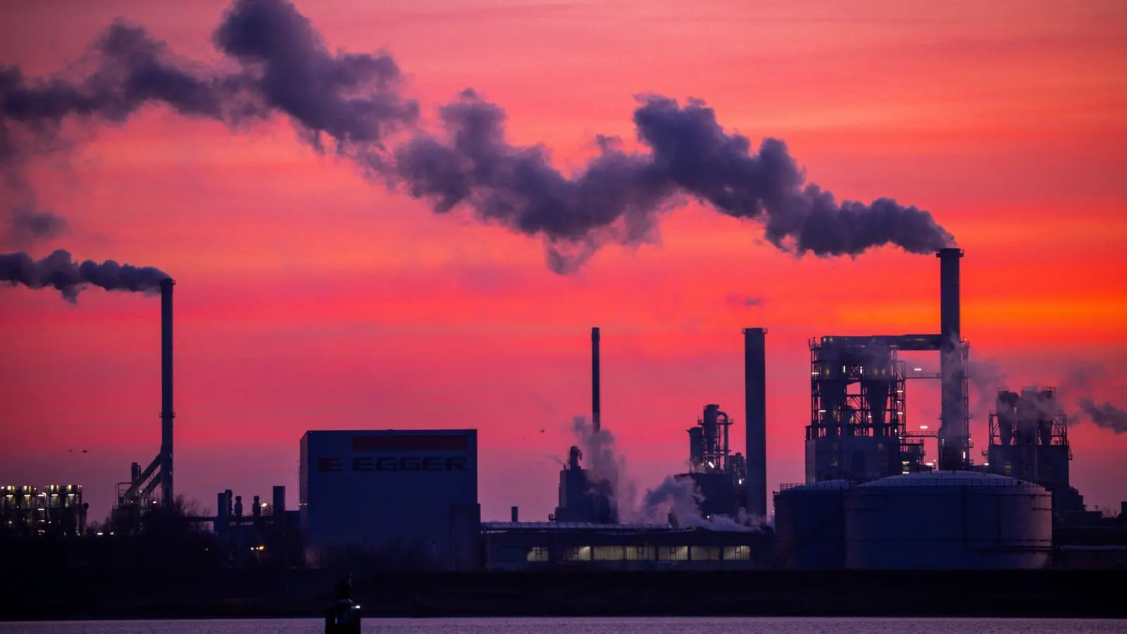 Hoffnung für die deutsche Industrie: Im Dezember stiegen der Auftragseingang den vierten Monat in Folge (Archivbild) (Foto: Jens Büttner/dpa)