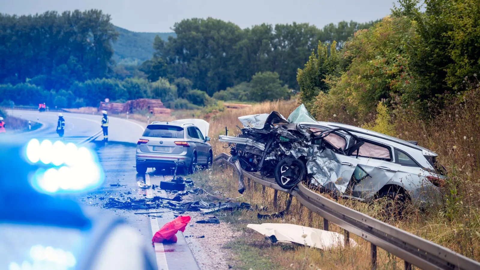 Der Taxifahrer wurde schwer verletzt in eine Klinik geflogen. (Symbolbild) (Foto: Lars Haubner/NEWS5/dpa)