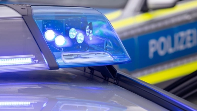 Die Polizisten ließen den verdächtigen Transporter wiegen. (Symbolbild) (Foto: Daniel Karmann/dpa)