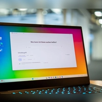 Hallo, hier ist der Copilot! Und auf den meisten Notebooks- und Tastaturen hat Microsofts KI nun auch eine eigene Taste. Nicht alle mögen das. (Foto: Nico Tapia/dpa-tmn)