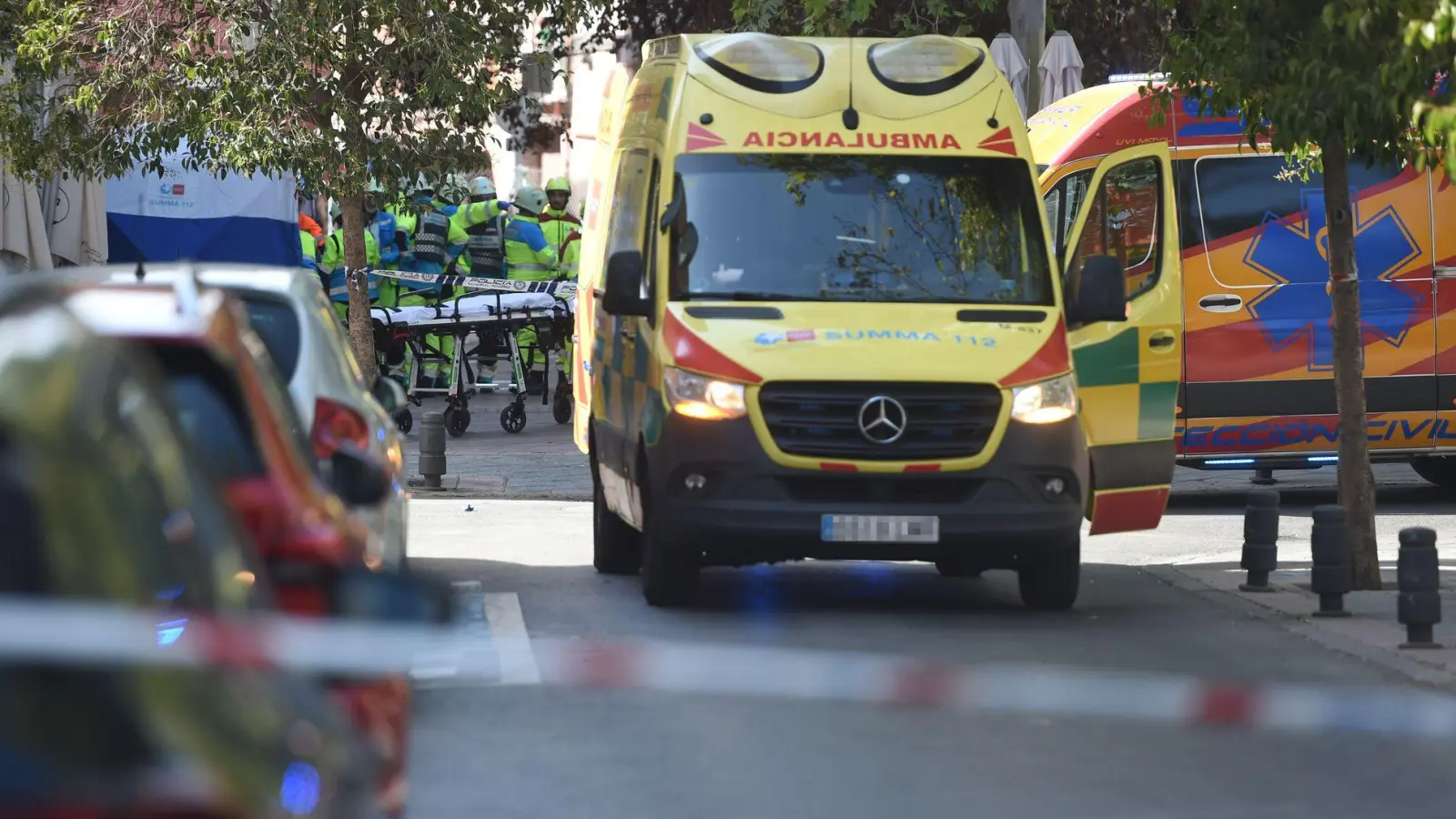 Mehrere Menschen wurden bei einer nach ersten Erkenntnissen durch eine Explosion in einem Wohn- und Geschäftshaus in Madrid zum Teil schwer verletzt. Nach ersten Erkenntnissen handelte es sich um eine Gasexplosion.  (Foto: Gustavo Valiente/EUROPA PRESS/dpa)