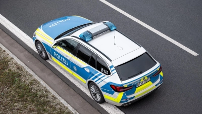Der Einsatz auf der Autobahn 73 gestaltete sich für die Kräfte von Polizei, Rettungsdienst und Feuerwehr besonders schwierig. (Symbolbild) (Foto: Daniel Vogl/dpa)