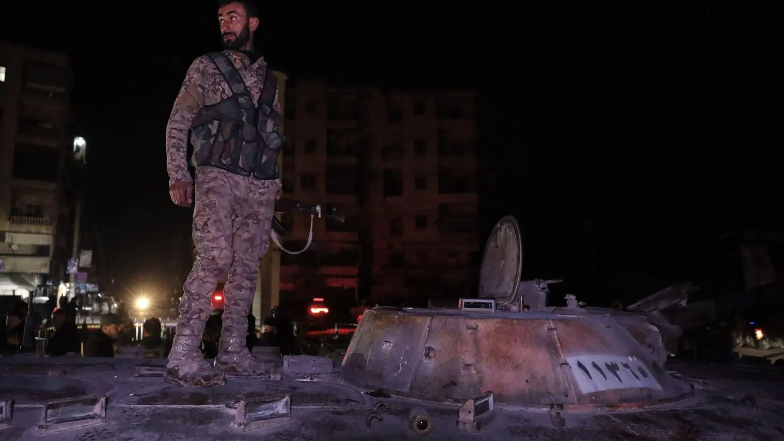 Die Kämpfe zwischen Regierungstruppen und syrischen Kämpfern sind nach einer kurzen Waffenruhe wieder aufgeflammt. (Foto: Omar Albam/AP/dpa)