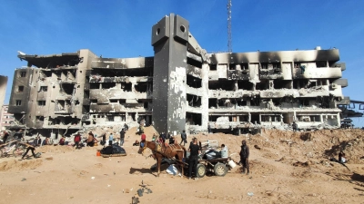 Das völlig zerstörte Schifa-Krankenhaus in Gaza-Stadt. Etwa zwei Wochen nach Beginn des Militäreinsatzes im Schifa-Krankenhaus hat die israelische Armee sich wieder zurückgezogen. (Foto: Khaled Daoud/APA Images via ZUMA Press Wire/dpa)