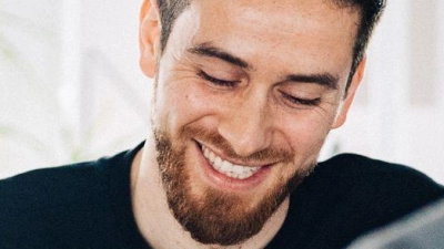 Ein Job-Interview ist keine Einbahnstraße: Auch Bewerber prüfen, ob die Stelle und das Unternehmen zu ihnen passen. (Foto: Zacharie Scheurer/dpa-tmn)